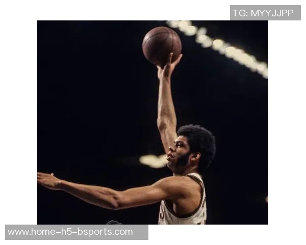 贾巴尔对阵76人再现经典对决NBA历史传奇球员的巅峰时刻回顾