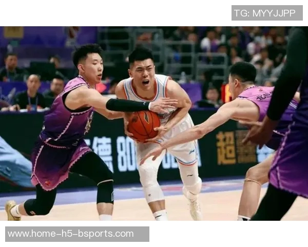 高诗岩：从青涩新星到篮球场上的璀璨明星之路探索